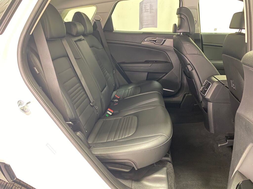 2025 Kia Sportage photo 11 of 37
