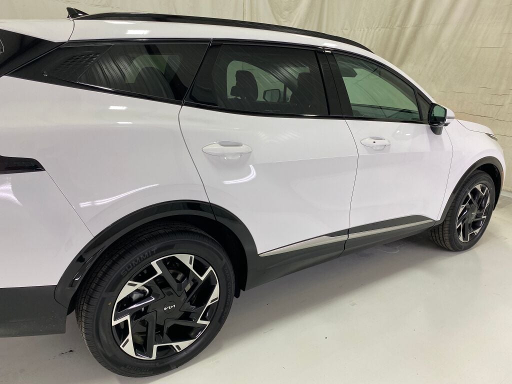 2025 Kia Sportage photo 20 of 37