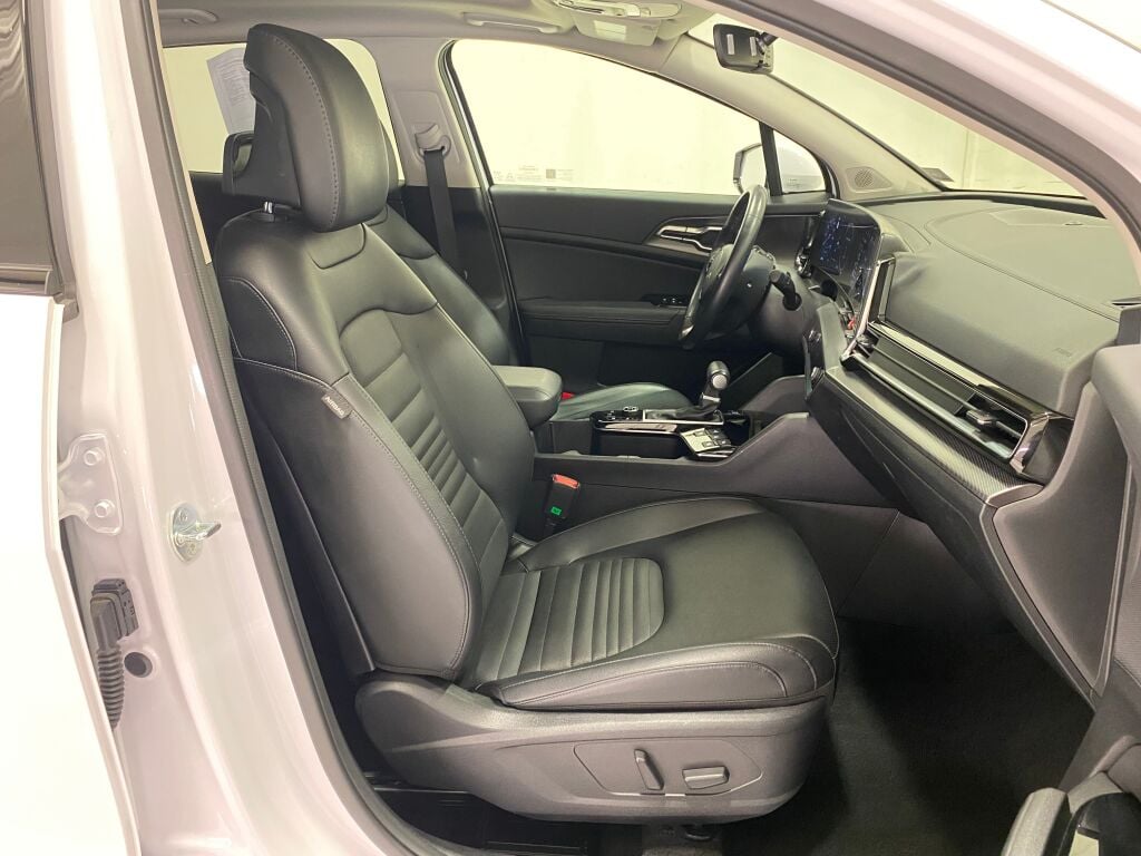 2025 Kia Sportage photo 10 of 37