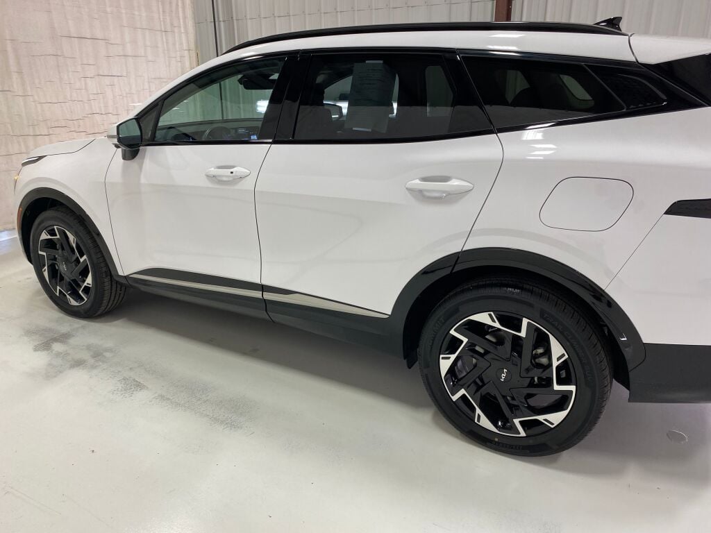 2025 Kia Sportage photo 16 of 37