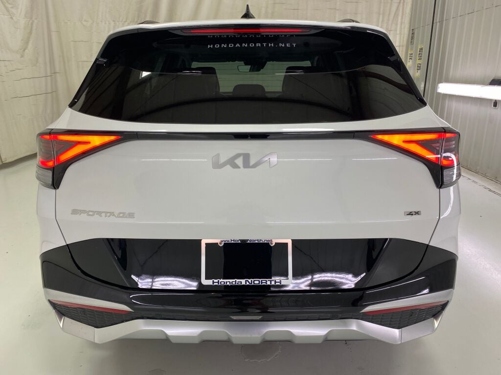 2025 Kia Sportage photo 18 of 37