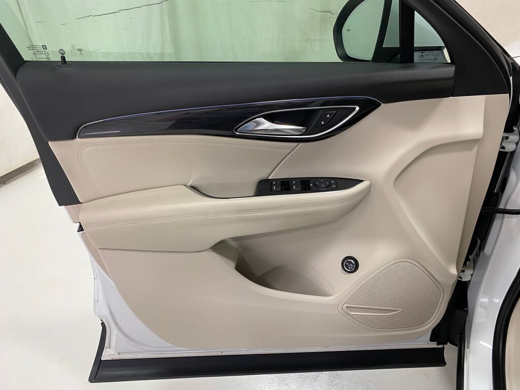 2022 Buick Envision Preferred Summit White at Auto Express Mitsubishi