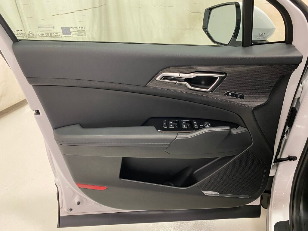 2025 Kia Sportage photo 28 of 37