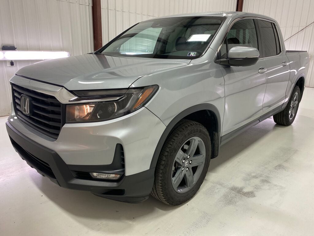 2023 Honda Ridgeline RTL Lunar Silver Metallic at Honda North