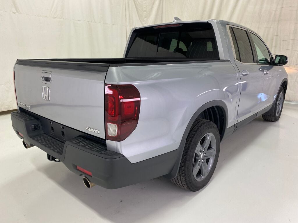 2023 Honda Ridgeline RTL Lunar Silver Metallic at Honda North