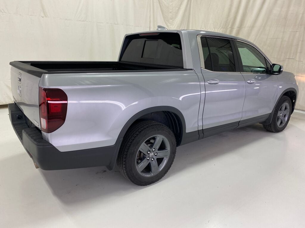 2023 Honda Ridgeline RTL Lunar Silver Metallic at Honda North