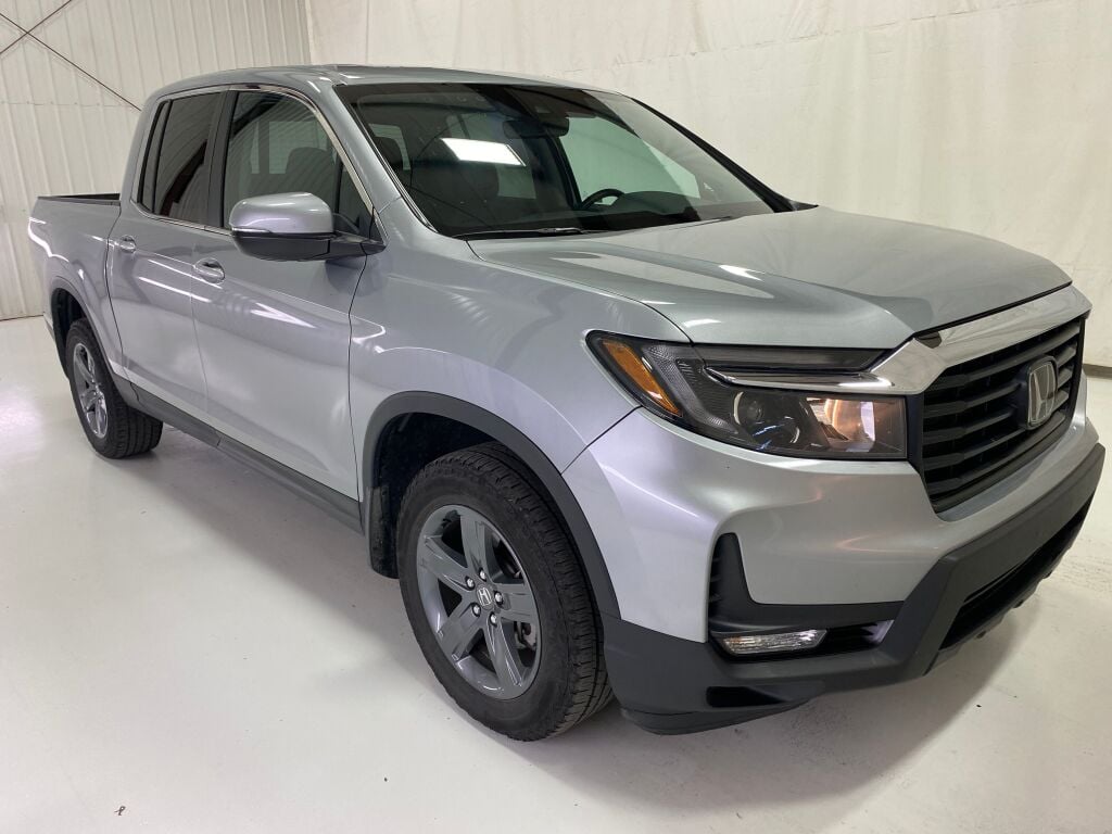 2023 Honda Ridgeline RTL Lunar Silver Metallic at Honda North