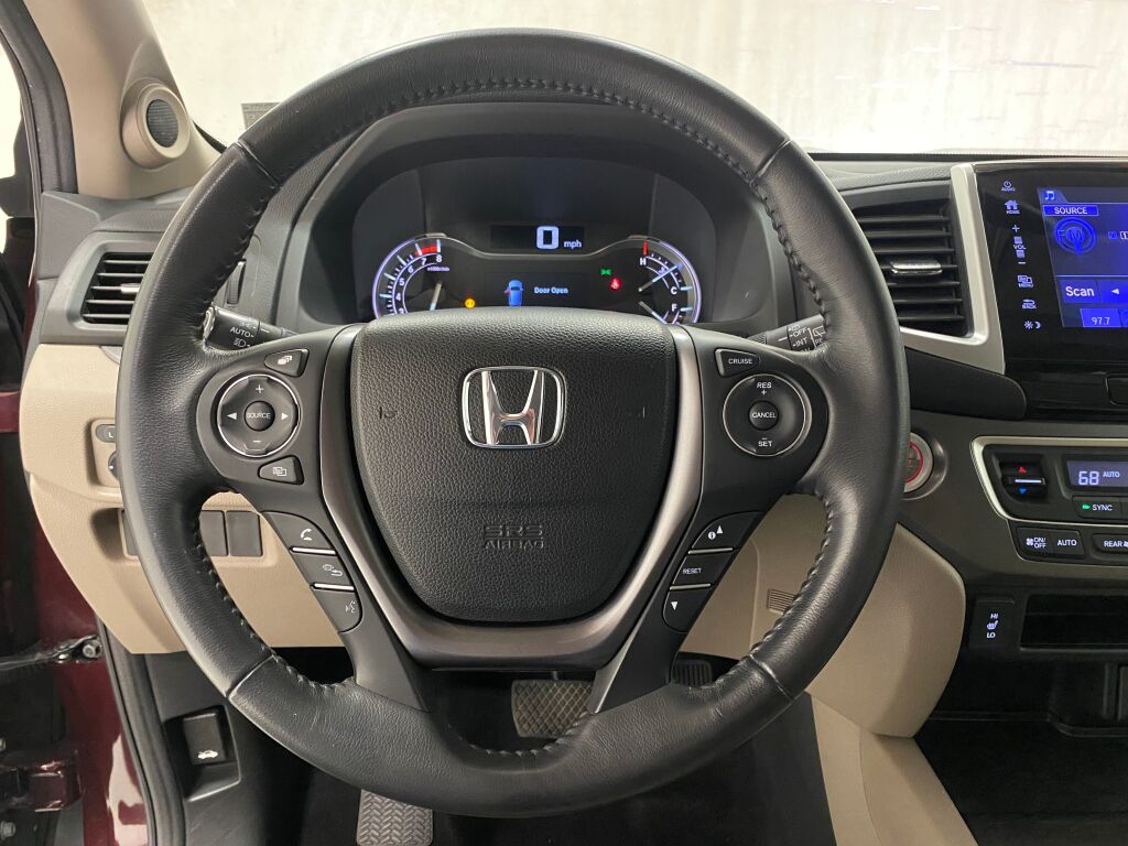 2017 Honda Pilot photo 33 of 38