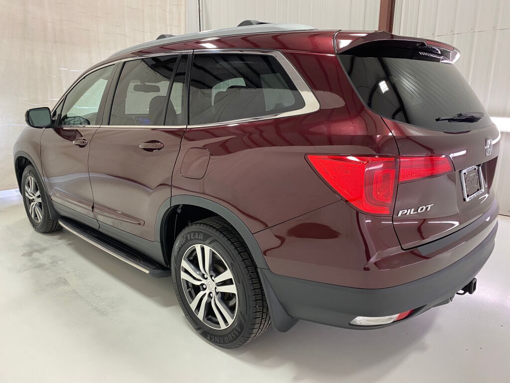 2017 Honda Pilot photo 6 of 38