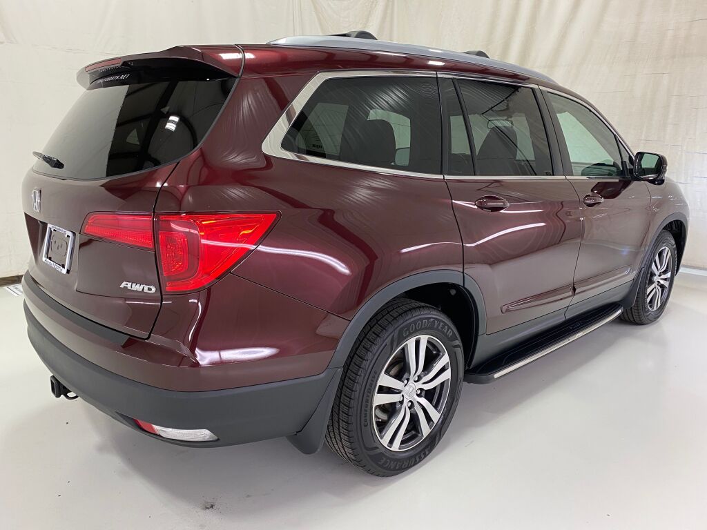 2017 Honda Pilot photo 7 of 38