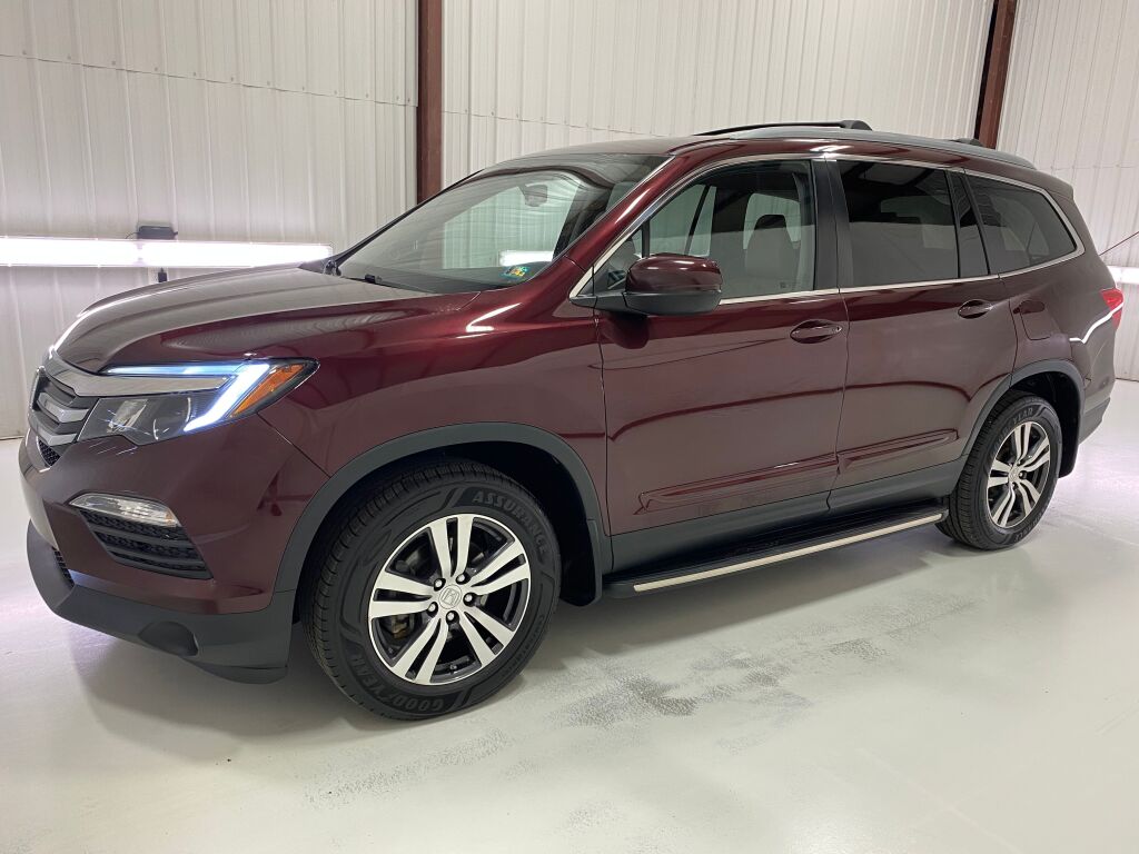 2017 Honda Pilot photo 8 of 38