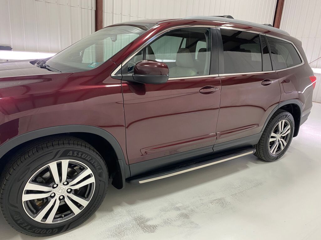 2017 Honda Pilot photo 16 of 38