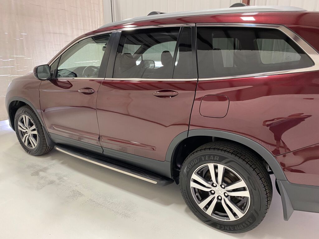 2017 Honda Pilot photo 17 of 38