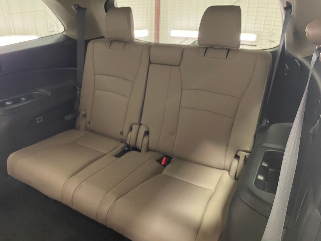 2017 Honda Pilot photo 28 of 38