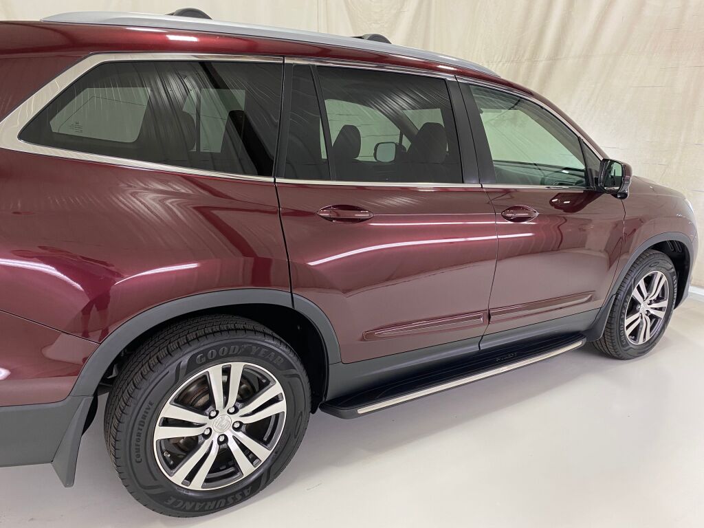 2017 Honda Pilot photo 21 of 38