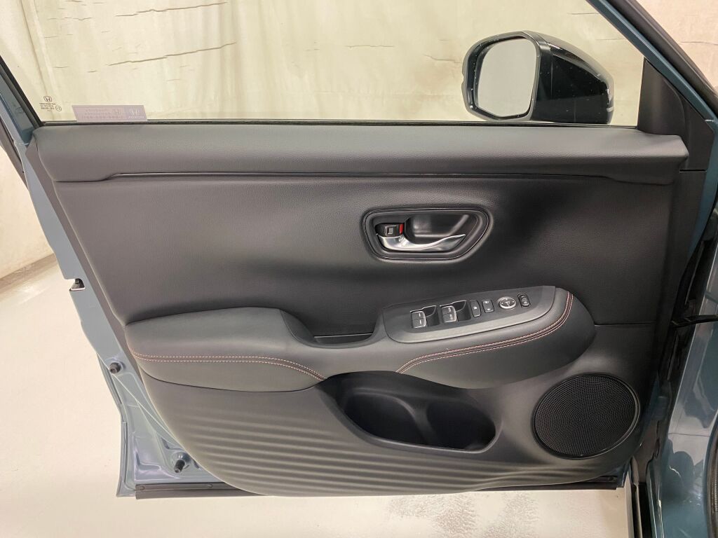 2024 Honda HR-V photo 26 of 34