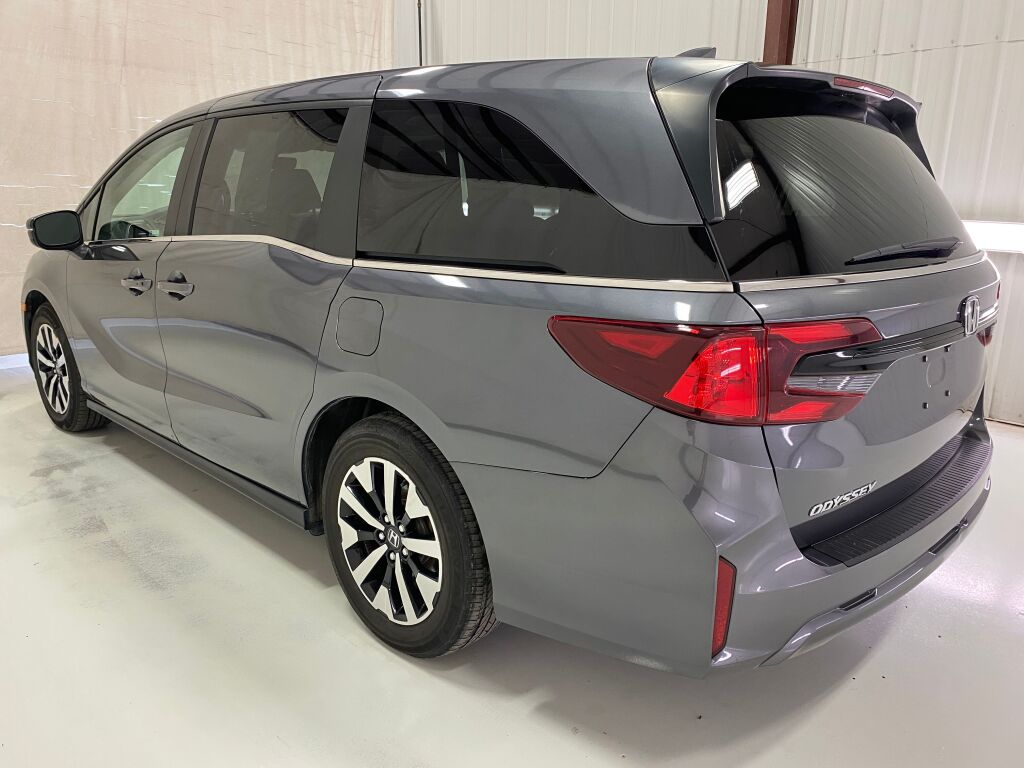 2025 Honda Odyssey photo 5 of 10