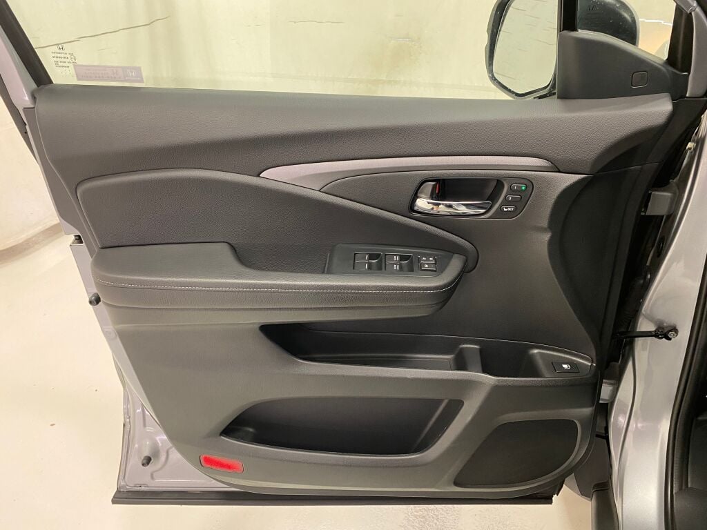 2023 Honda Ridgeline photo 28 of 37