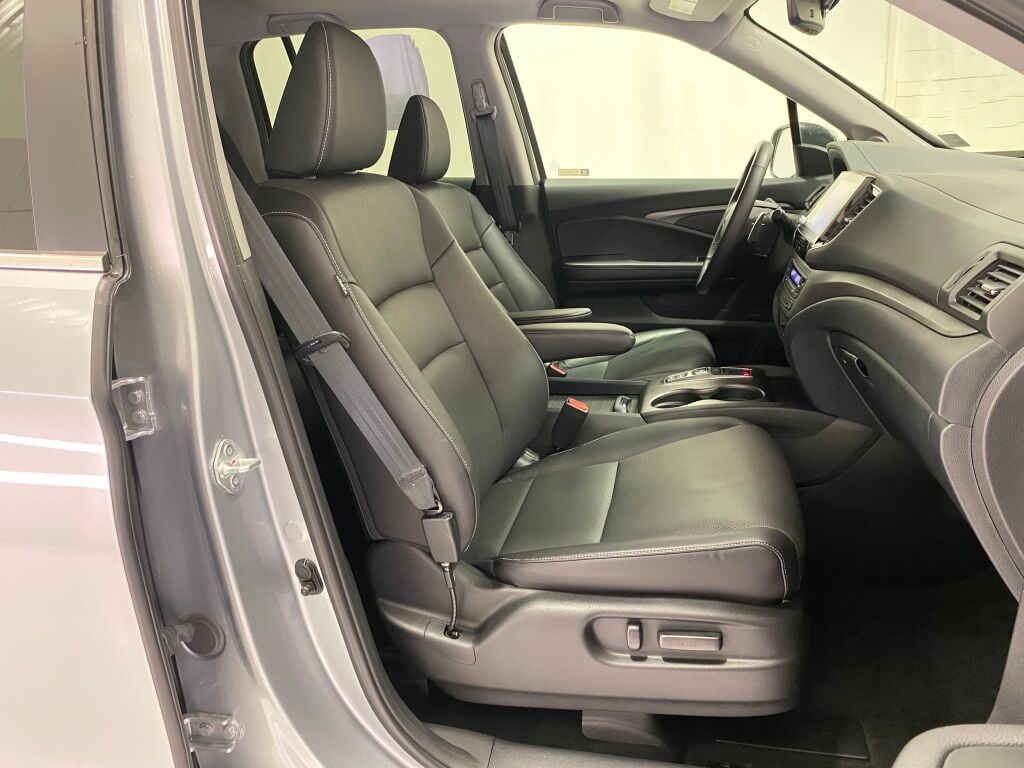 2023 Honda Ridgeline photo 9 of 37