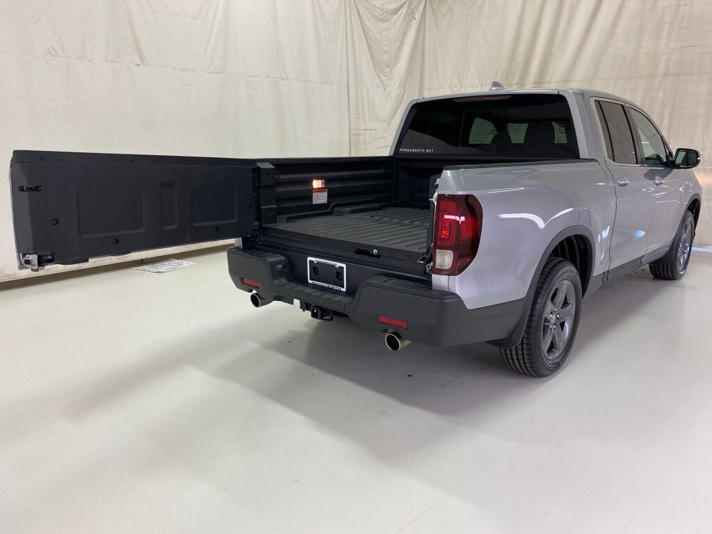 2023 Honda Ridgeline photo 24 of 37