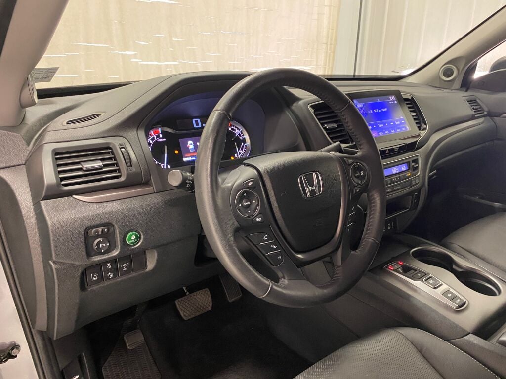 2023 Honda Ridgeline photo 11 of 37
