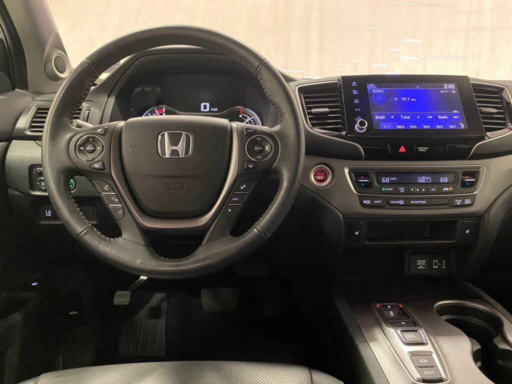 2023 Honda Ridgeline photo 3 of 37