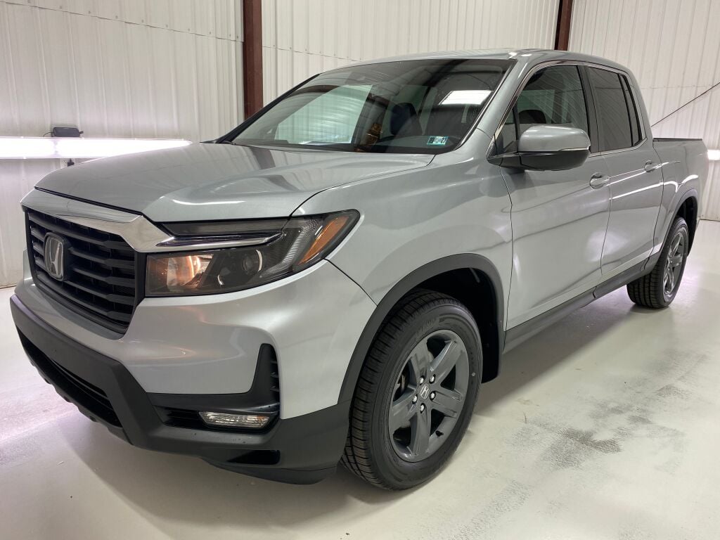 2023 Honda Ridgeline photo 4 of 37