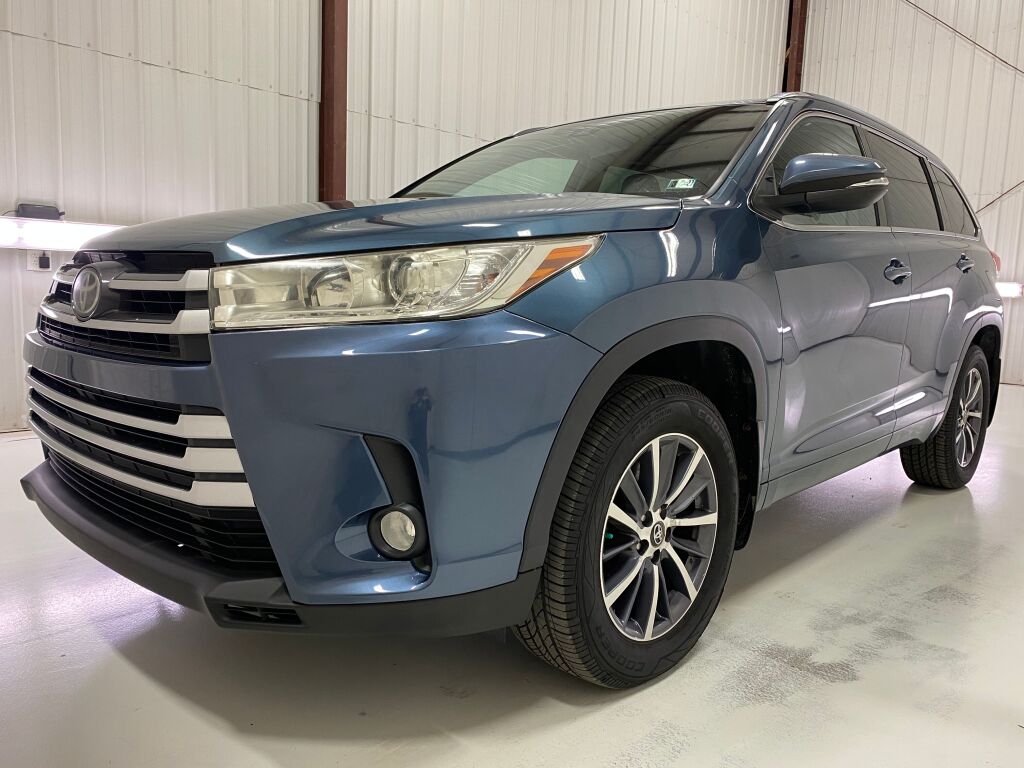 2017 Toyota Highlander photo 10 of 10