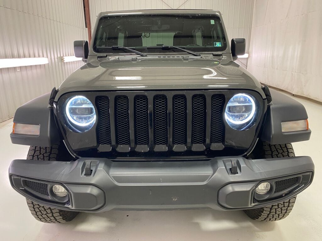 2021 Jeep Wrangler photo 2 of 10
