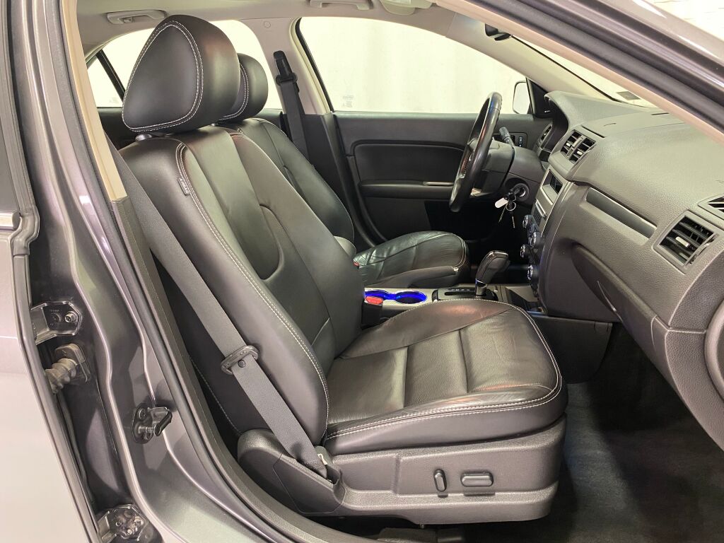 2012 Ford Fusion photo 9 of 33