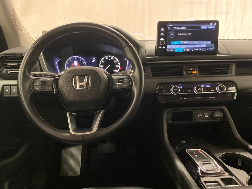 2024 Honda Pilot photo 3 of 37