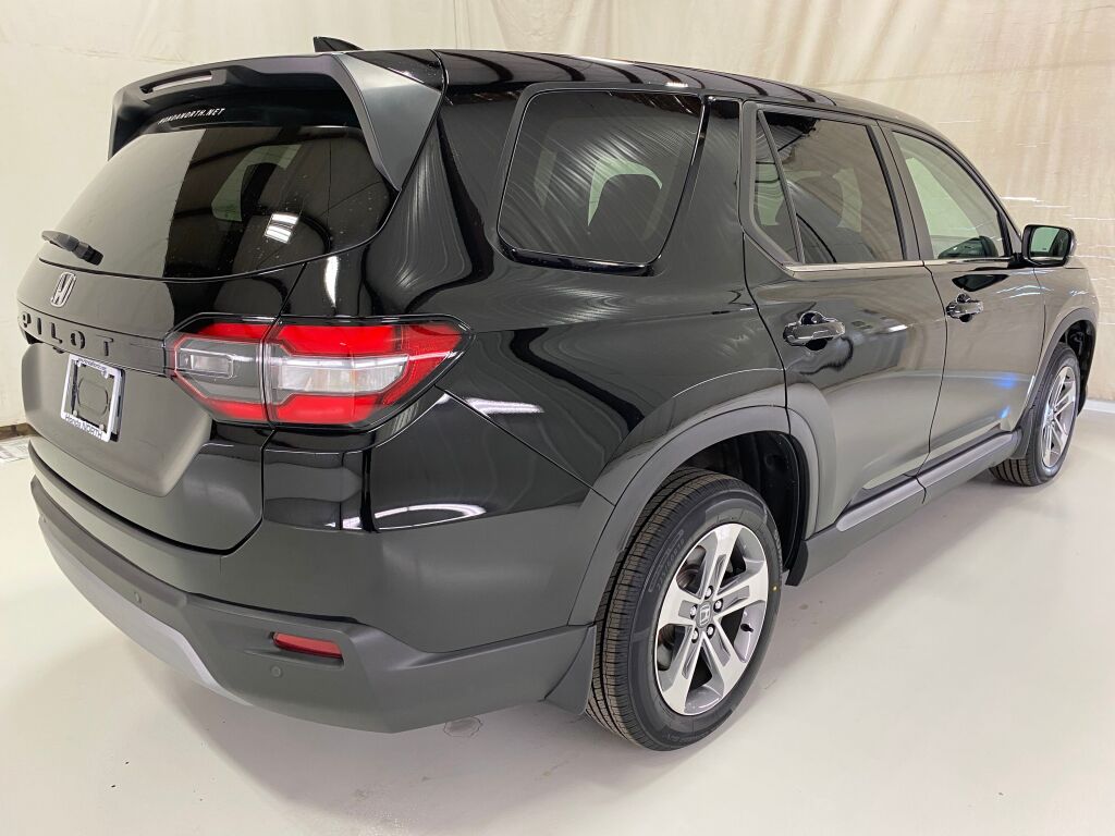 2024 Honda Pilot photo 6 of 37