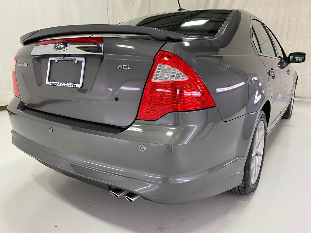 2012 Ford Fusion photo 18 of 33