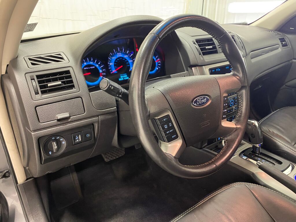 2012 Ford Fusion photo 11 of 33