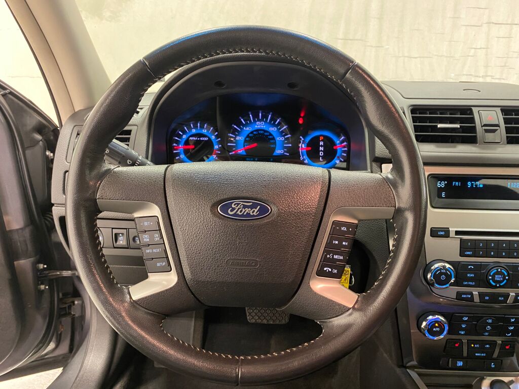 2012 Ford Fusion photo 29 of 33