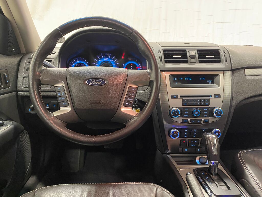 2012 Ford Fusion photo 3 of 33