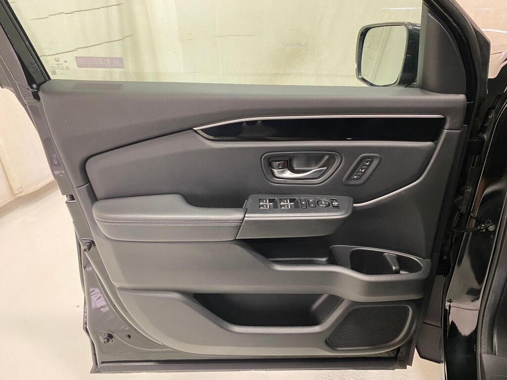2024 Honda Pilot photo 29 of 37