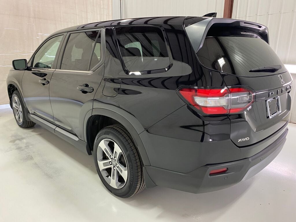 2024 Honda Pilot photo 5 of 37