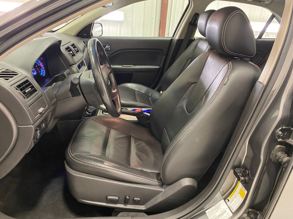 2012 Ford Fusion photo 25 of 33