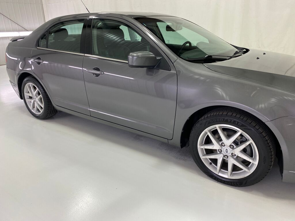 2012 Ford Fusion photo 20 of 33