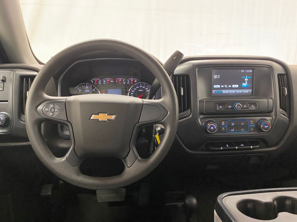 2018 Chevrolet Silverado 1500 photo 3 of 34