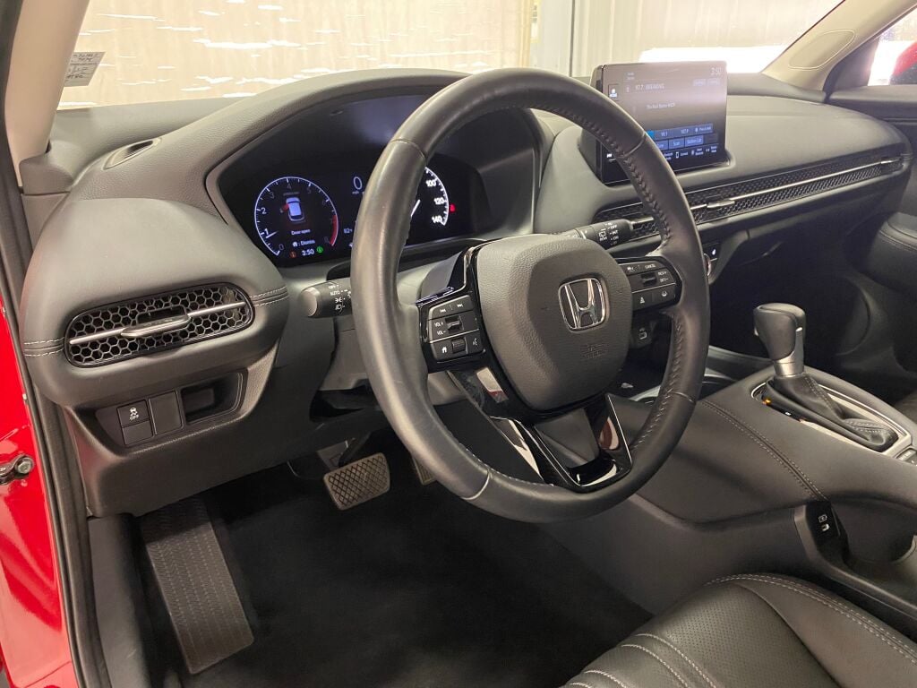 2025 Honda HR-V photo 11 of 34