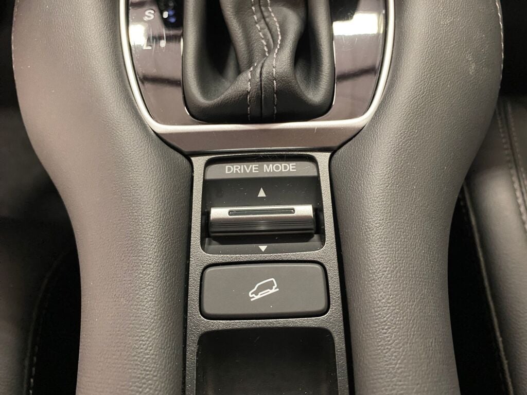 2025 Honda HR-V photo 31 of 34