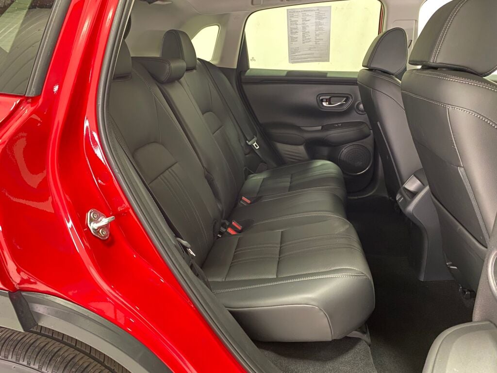 2025 Honda HR-V photo 10 of 34