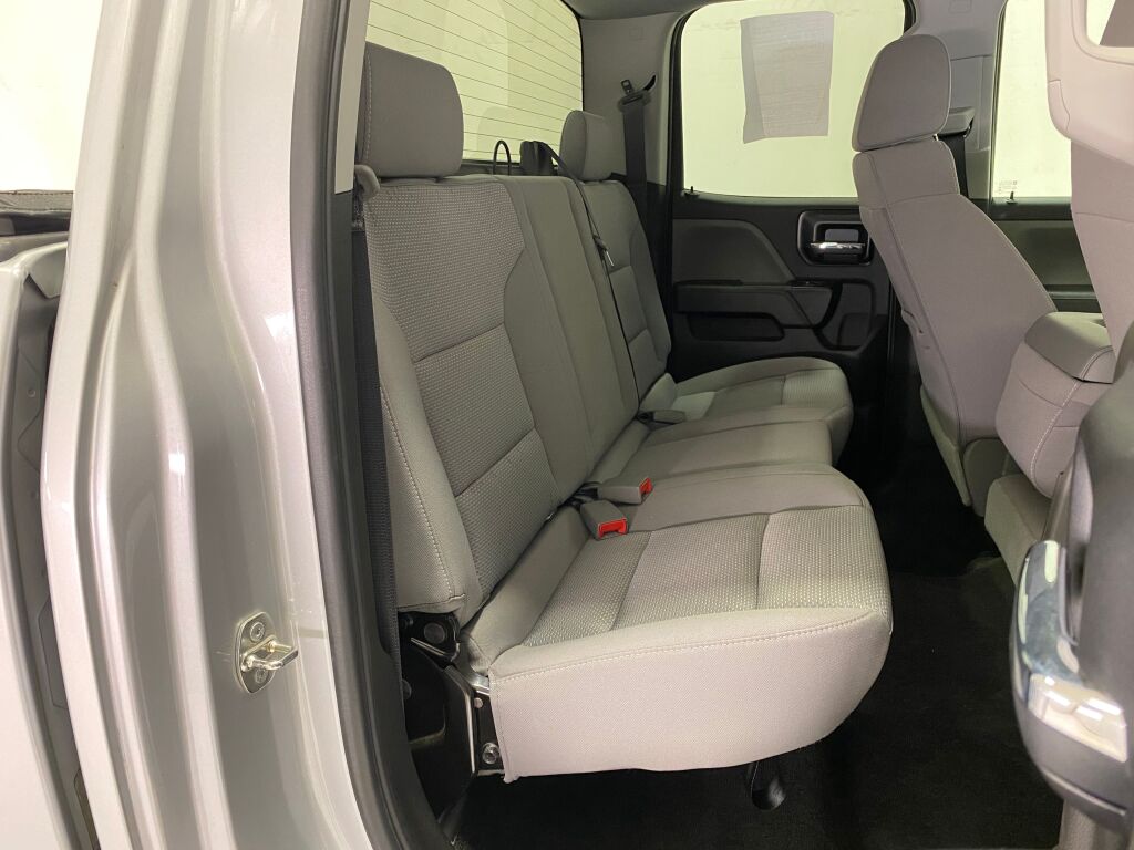 2018 Chevrolet Silverado 1500 photo 10 of 34