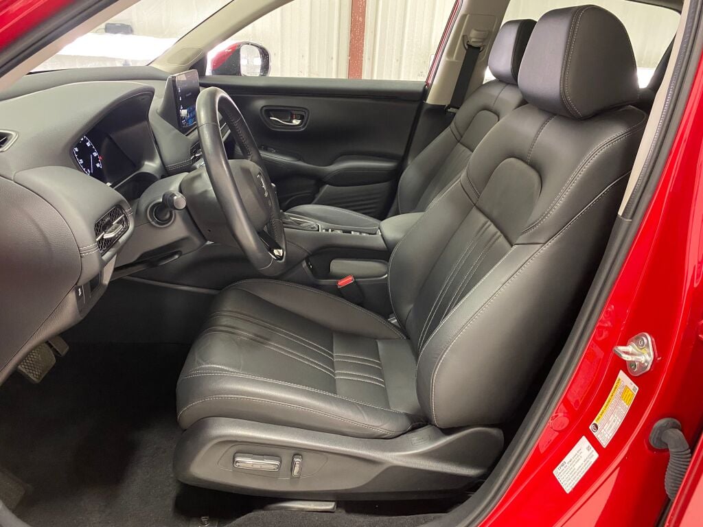 2025 Honda HR-V photo 25 of 34