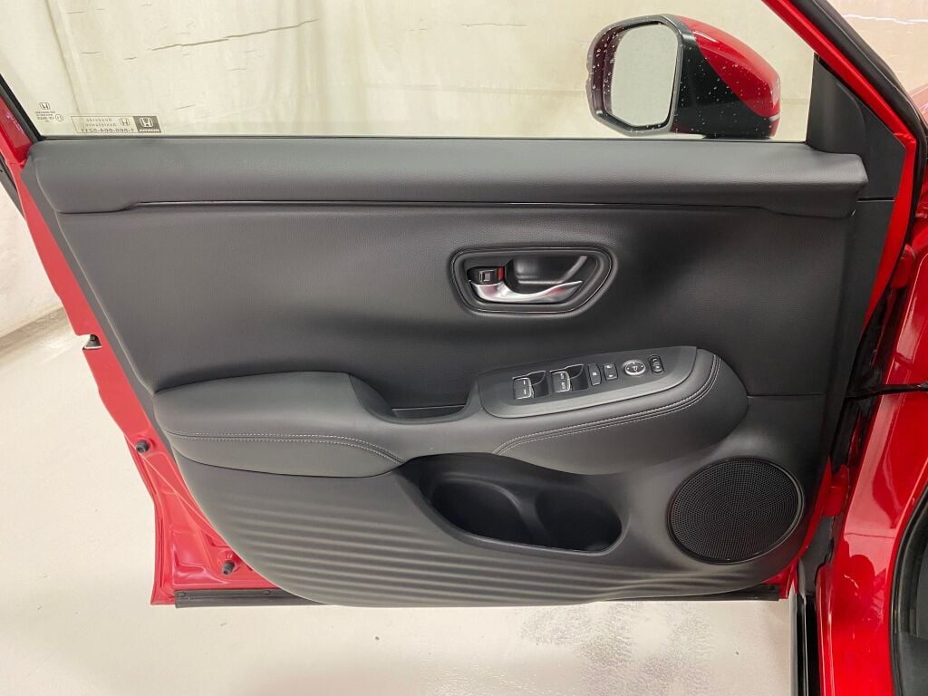 2025 Honda HR-V photo 26 of 34