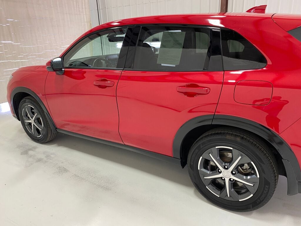2025 Honda HR-V photo 15 of 34