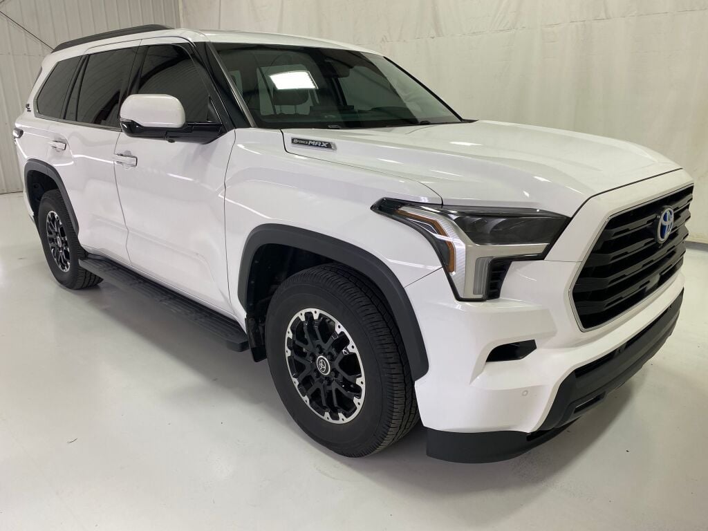 2023 Toyota Sequoia photo 9 of 10