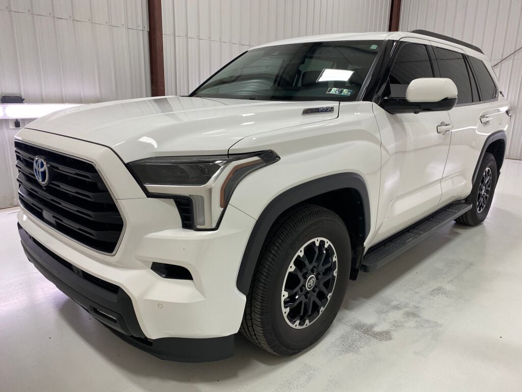 2023 Toyota Sequoia photo 3 of 10